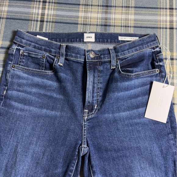 Edwin Bree Shape Crop Straight Leg Jeans in Ritual - Picture 10 of 13